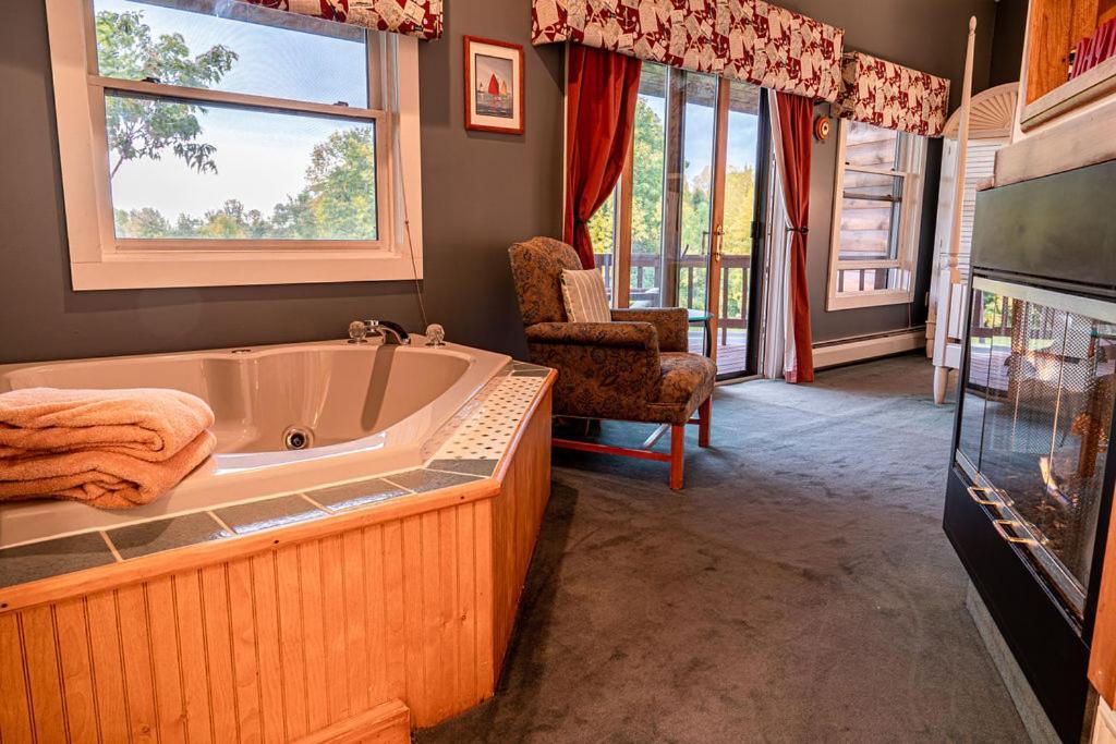 Point Au Roche Lodge Plattsburgh Extérieur photo